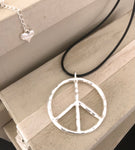 Halsband PEACE  2 ST KVAR ‼️