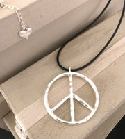 Halsband PEACE  2 ST KVAR ‼️